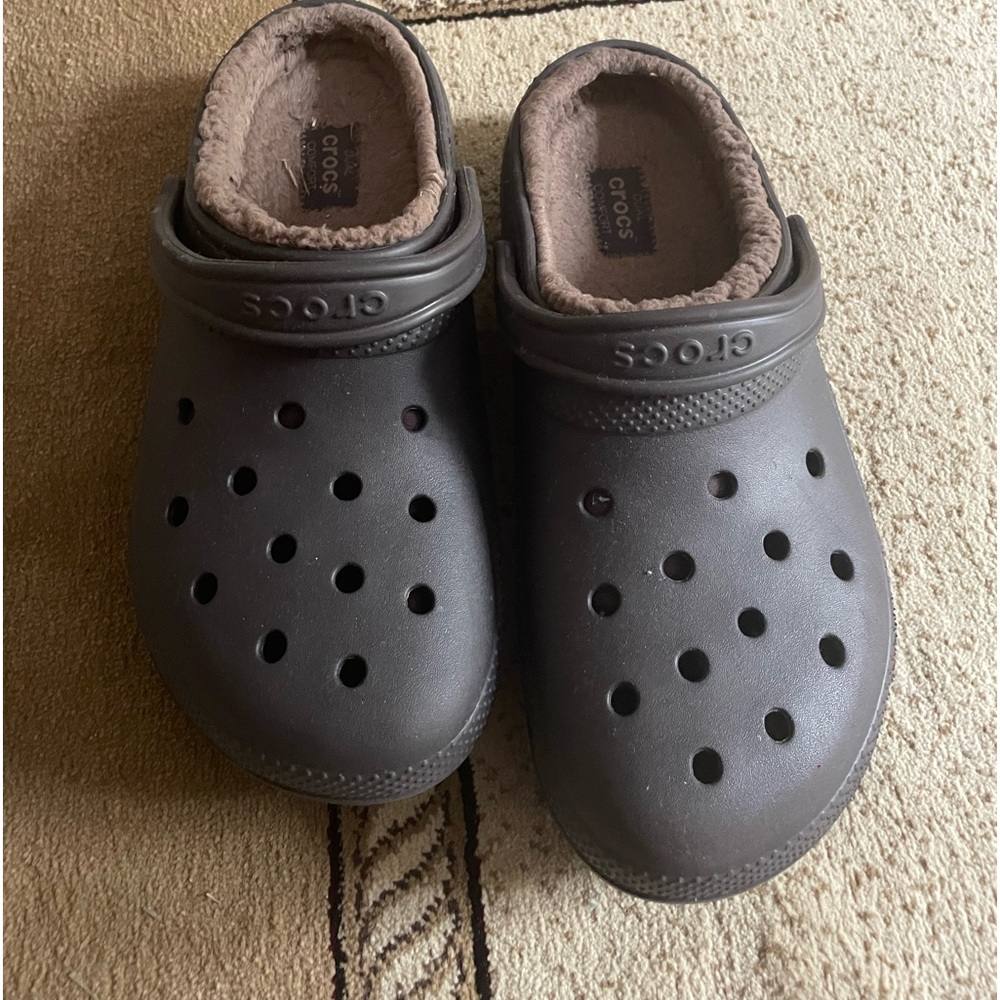 Winter Fuzzy Crocs Brown